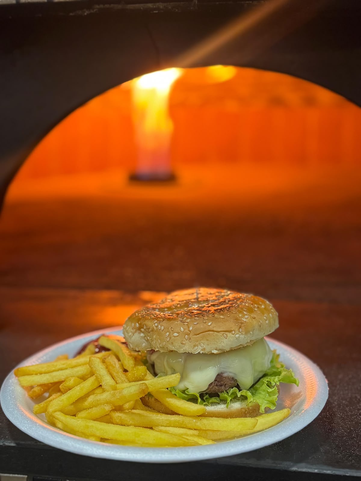 Cheese Burguer + Papas Fritas